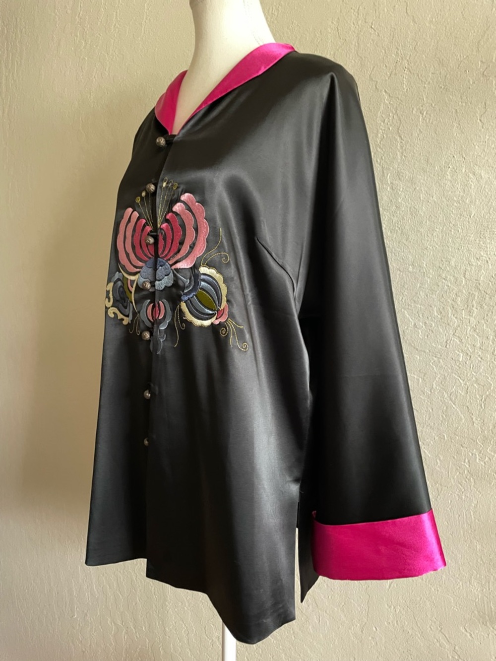 Asian embroidered jacket - Picture 5 of 15